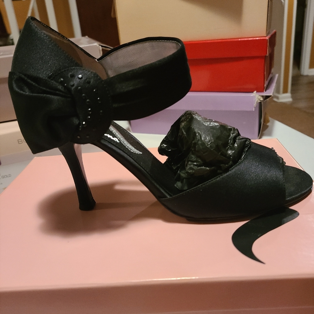 Women dress shoes